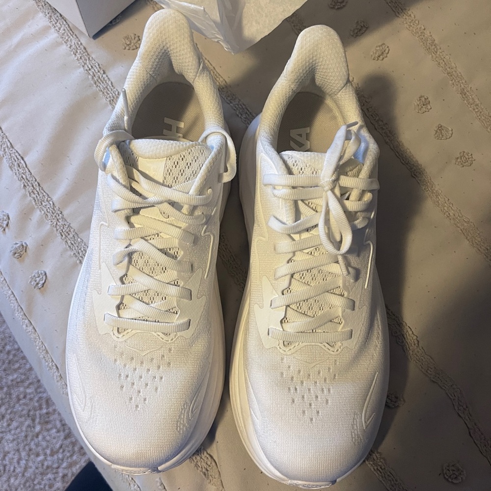 HOKA - Picture 2 of 6